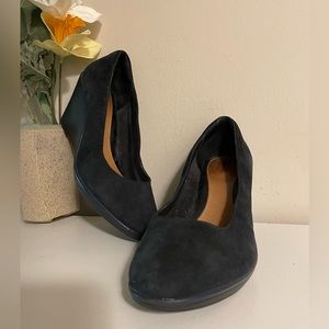 Clarks Artisan Women’s 8.5 Med. Black Soft Suede Leather Wedge Heels EUC